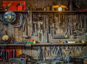 Garage med gamla verktyg